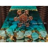 Orgonite - Pyramide en résine, billes de verre, paillettes, turquoises