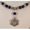 Collier ras de cou avec perles en Lapis Lazuli et pendentif fleur filigrane argenté