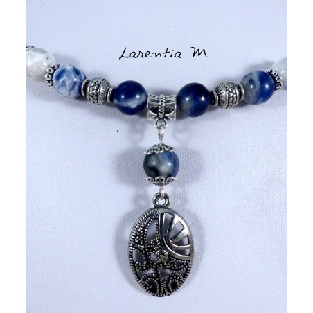 Collier ras de cou avec perles de Sodalite et pendentif filigrane argenté