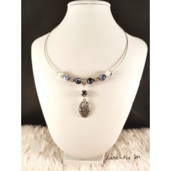 Collier ras de cou avec perles de Sodalite et pendentif filigrane argenté