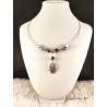 Collier ras de cou avec perles de Sodalite et pendentif filigrane argenté
