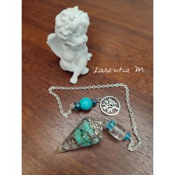 Resin pendulum with natural turquoises. Gold plated chain