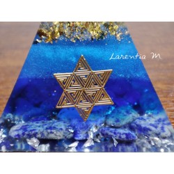 Orgonite - 3-sided pyramid in resin, gold metal leaves, blue glitter, natural Lapis Lazuli stones