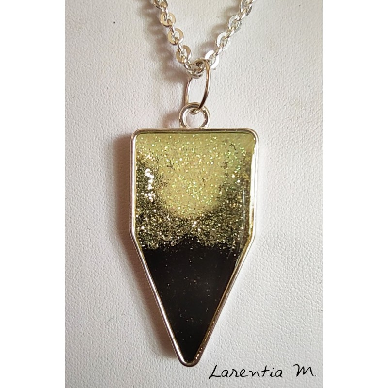  Black / silver glitter resin pendant necklace, on silver brass chain