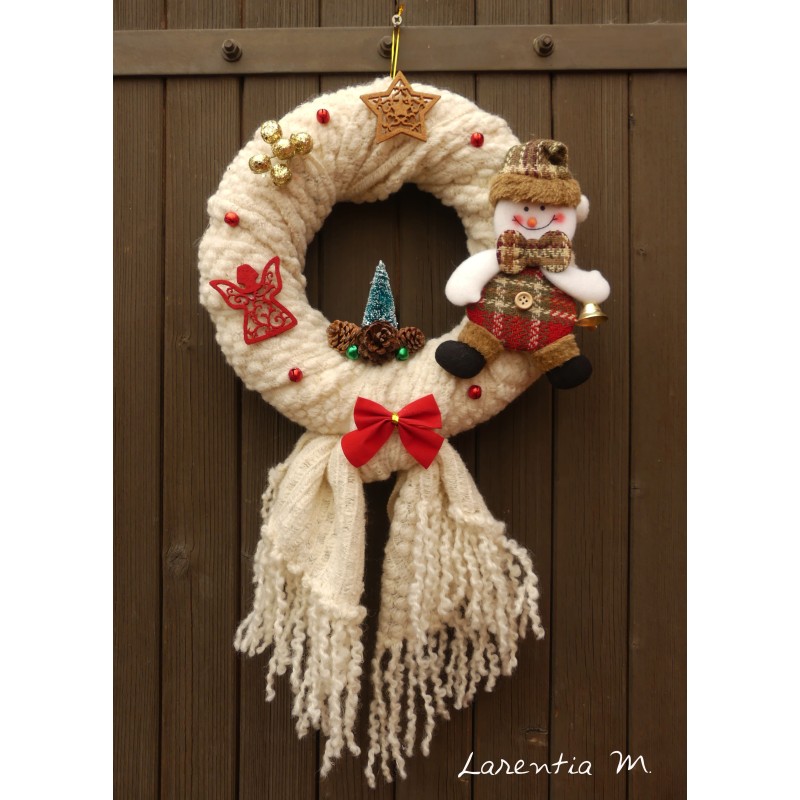 Christmas wreath beige wool, 26 cm with snowman, red bow, little fir