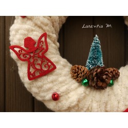 Christmas wreath beige wool, 26 cm with snowman, red bow, little fir