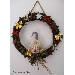 Couronne de Noël en branchages, avec lutin fait main, décorations feutrine
