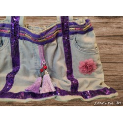 Sac à main réalisé à partir d'un jean, ruban pailleté violet, fleur tissu, ruban brodé, pompons violet.