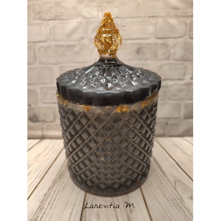 Box with gray resin lid and gold metal leaves