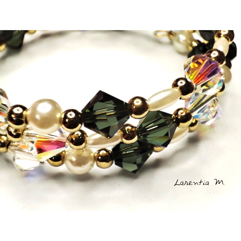 3-row bracelet made of Swarovski crystal beads, white and black, with white waxed beads. Shape memory metal 3-row bracelet made of Swarovski crystal beads, white and black, with white waxed beads. Shape memory metal