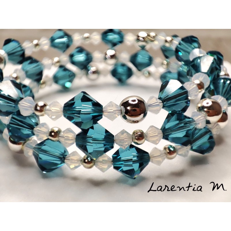 3-row bracelet in Swarovski crystal beads, duck blue and translucent, separated by metal beads
