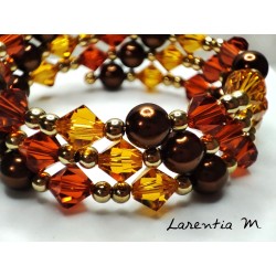 Bracelet 3 rangs en perles de cristal de Swarovski, marron, orange et ocre séparées par des perles cirées dorées