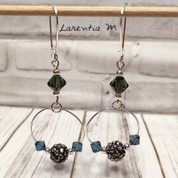 boucles d’oreilles longues créoles perles grises