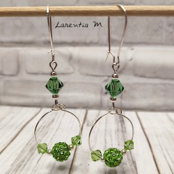 Boucles d’oreilles longues créoles perles vertes