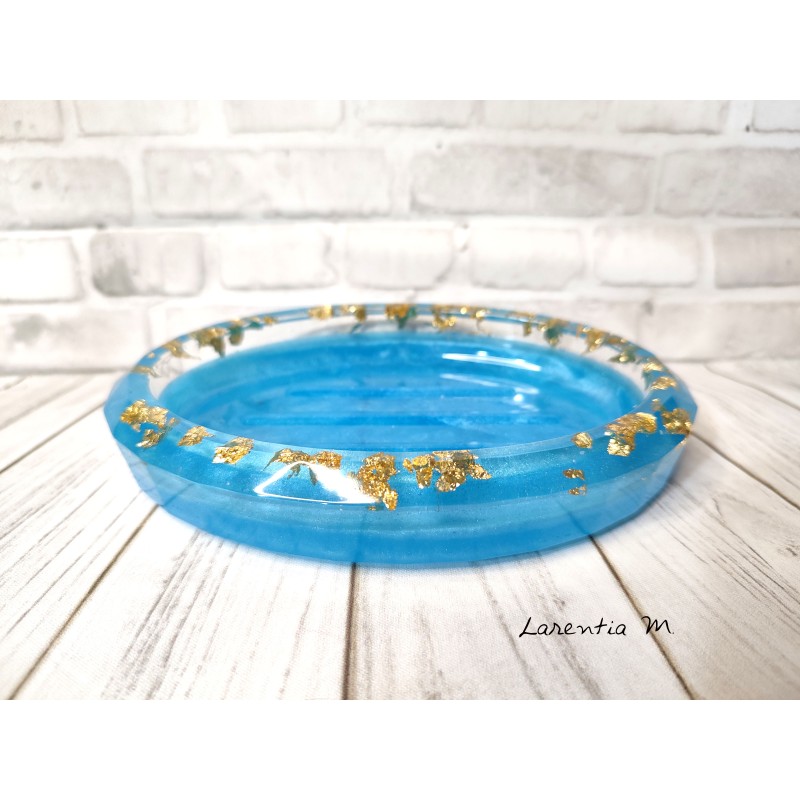 Soap dish in resin and gold metal leaves