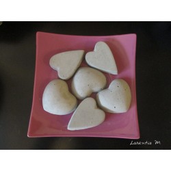6 small hearts in concrete to perfume