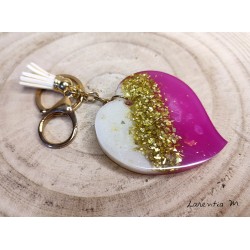 Heart key ring in degraded resin in red and pink tones with rhinestones, golden fastener.