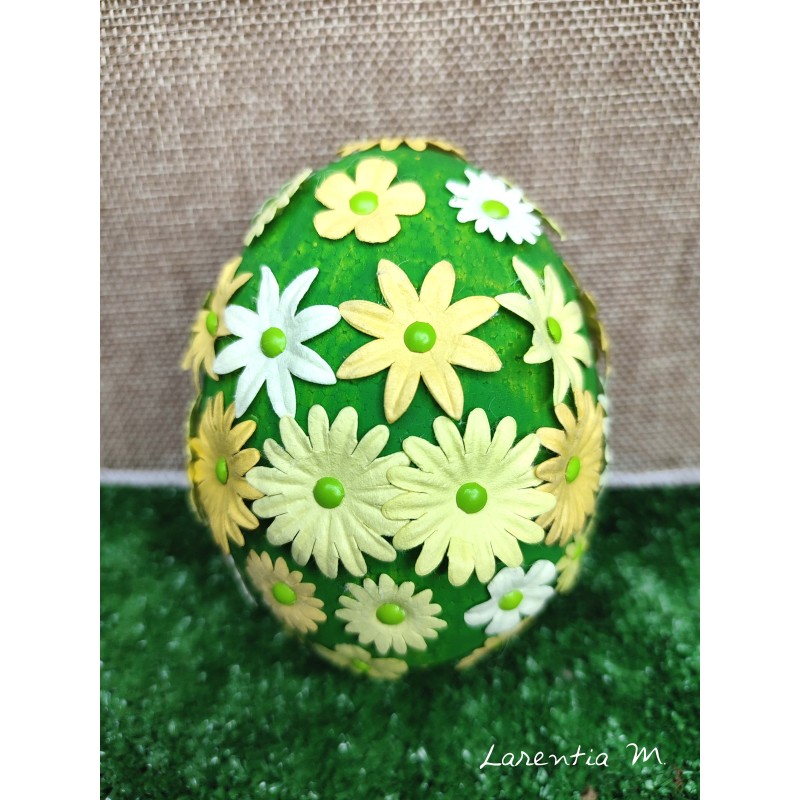 10 cm Easter egg painted and decorated with paper flowers