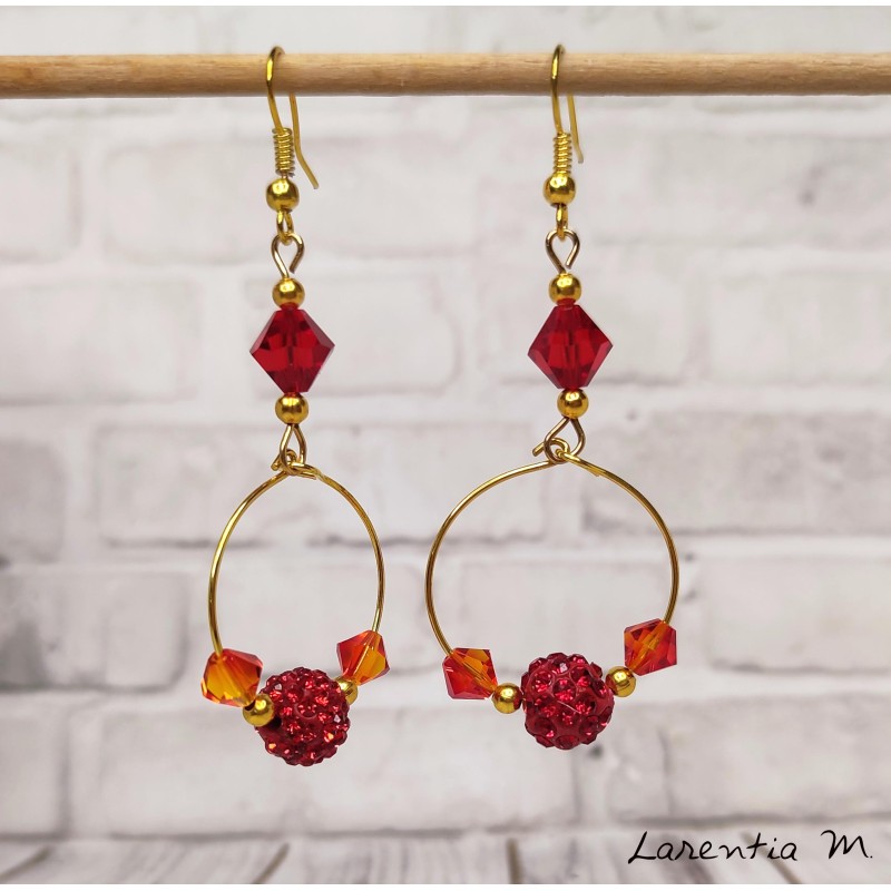 Boucles d'oreilles créoles fantaisie Swarovski rouge Boucles d'oreilles créoles fantaisie Swarovski rouge
