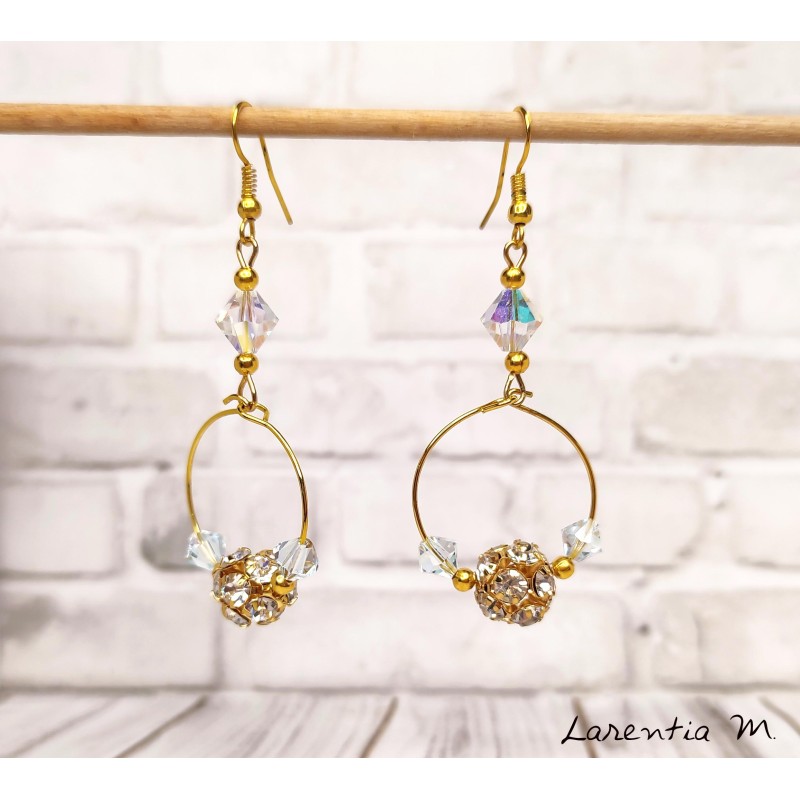 Boucles d'oreilles créoles fantaisie Swarovski transparentes et or Boucles d'oreilles créoles fantaisie Swarovski transparentes et or