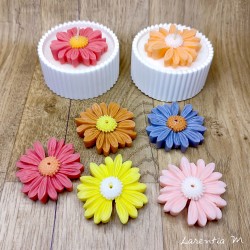 White ceramic pot with vegetable candle and daisy "overcandle"