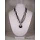 Collier pendentif "Chat" avec perle cristal Swarovksi noire sur socle de béton losange peint noir et perle carrée noire