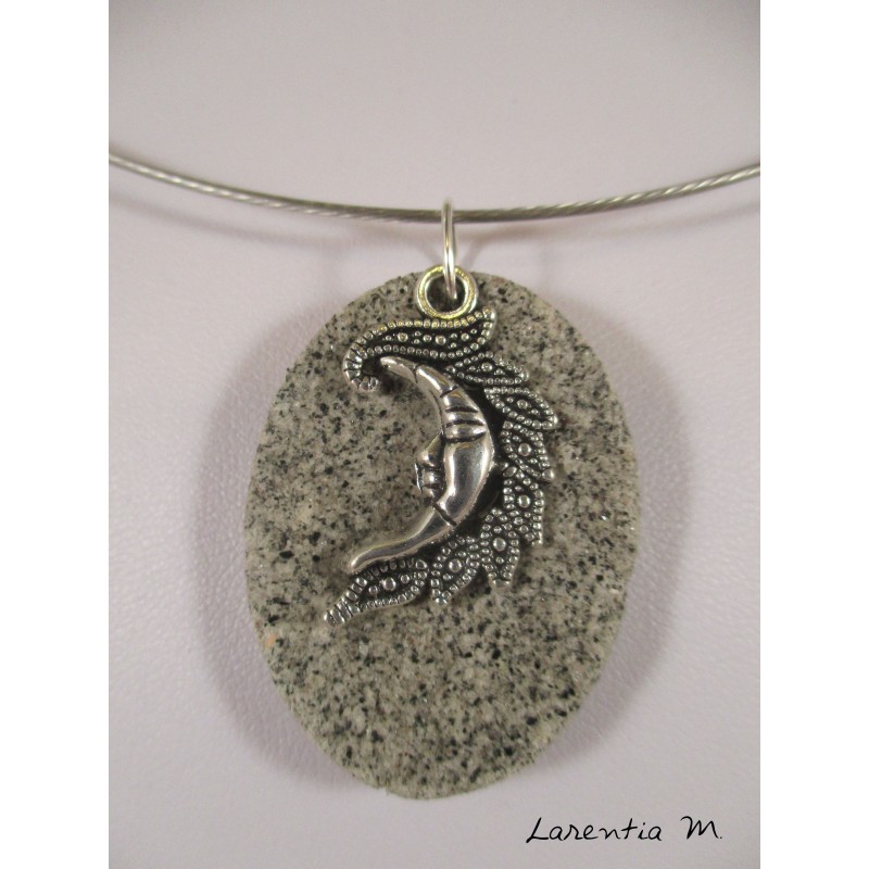 Collier granit ovale, pendentif lune argentée, ras de cou rigide gris