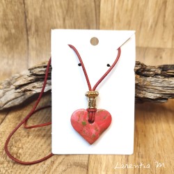 Collier pendentif Coeur en pâte polymère et perles métal dorées