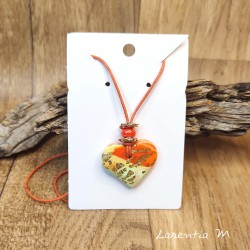 Collier pendentif Coeur en pâte polymère et perles métal dorées