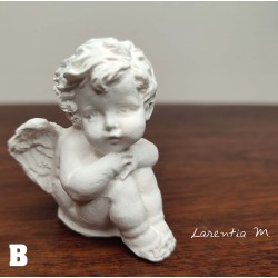 Small sitting angel, in white ceramic, hand-cast