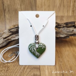 Collier pendentif Coeur en pâte polymère et perles métal argentées