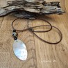 Mother-of-pearl shell pendant necklace