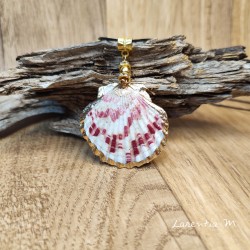 Mother-of-pearl shell pendant necklace