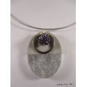 Collier béton ovale argent, anneau inox, perle shamballa violette, ras de cou métal noir