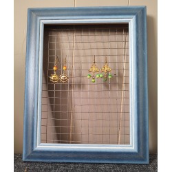 Cadre grillage à poules porte boucles d'oreilles