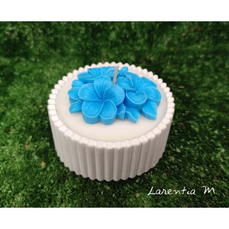 Flower-shaped candle topper made of vegetable wax