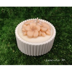 Flower-shaped candle topper made of vegetable wax