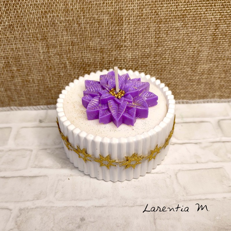 Pot céramique blanc avec bougie cire végétale et "surbougie" Poinsettia