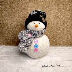 Bonhomme de neige en chaussette remplie de riz, écharpe tricotée main
