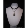 Collier ras de cou double noir avec goutte béton noir, croix argentée