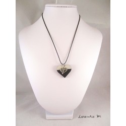 Collier cœur béton peint noir, cœur argent, cordon caoutchouc noir