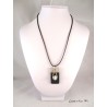Collier rectangle béton noir, perle blanche/argent, cordon cuir noir