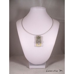 Collier béton rectangle argent, croix argentée, perle cristal gris
