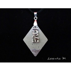 Collier béton losange, pendentif argenté Love, cordon daim noir