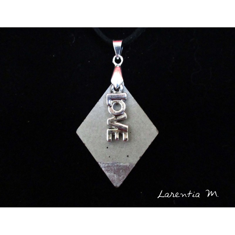 Collier béton losange, pendentif argenté Love, cordon daim noir