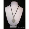 Collier béton losange, pendentif argenté Love, cordon daim noir