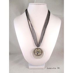 Collier béton rond bas argent, cœur cristal Swarovski, anneau inox, cordon ruban et coton noir