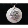 Collier, pendentif "Trèfle"avec perle cristal Swarosvki vert sur socle de béton