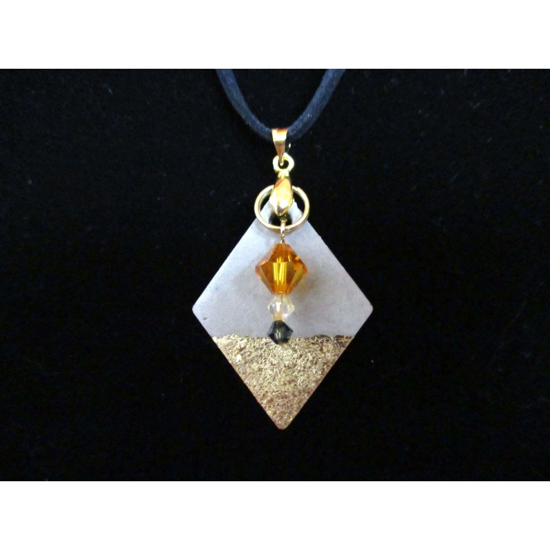 Collier béton losange or, perles cristal Swarovski, cordon daim