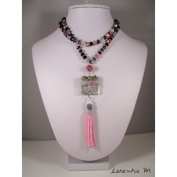 Collier perles cristal Bohème roses et autres, pendentif béton carré